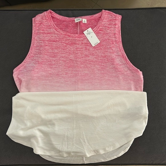 Brand NWT. Gap Sleeveless shirt - Picture 1 of 3